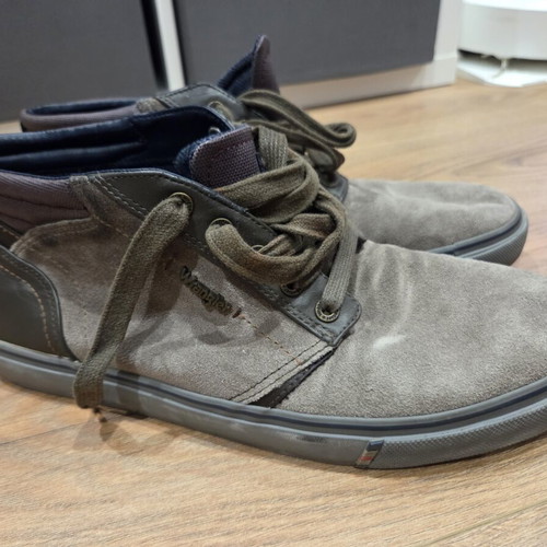 Wrangler men's boots size 44, grey suede with memory foam