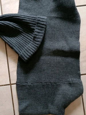 Wool hat and scarf set new, gray