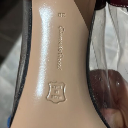 Gianvito Rossi Plexi Pumps Milano like new, transparent with burgundy details