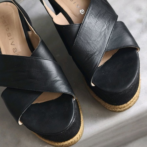 Tsitsivas handmade black leather platform sandals like new, size 39