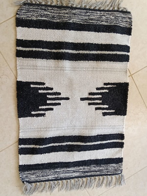 Handwoven rug like new