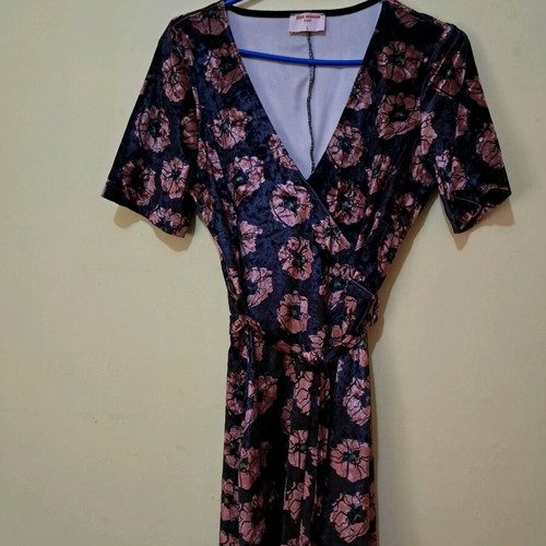Pink Woman velvet dress used with multicolor flowers and belt