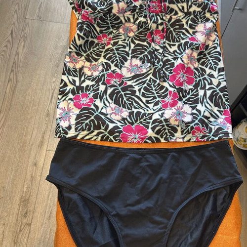 Women's tankini two-piece with tropical print like new, sizes L XL