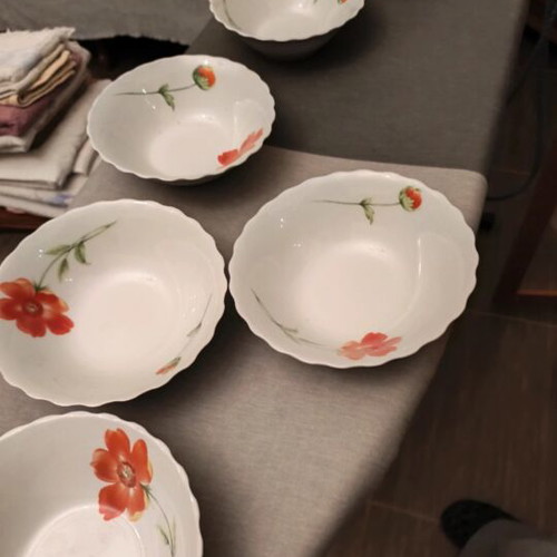 Serving bowls set of 6 like new