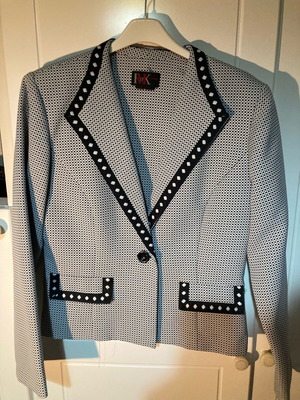 Gray jacket like new, size M, with collar and pocket details