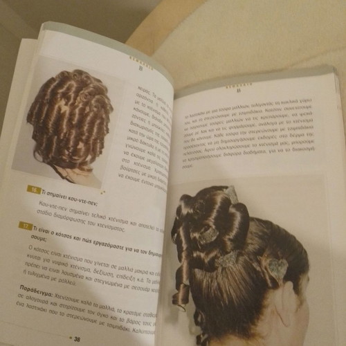 Hairdressing books like new, set of 2