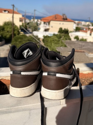 Nike Air Jordan Mid αθλητικά παπούτσια μέγεθος 40 μεταχειρισμένα, μαύρο καφέ άσπρο