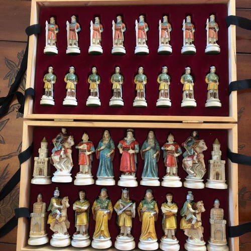 Chess set with hand-carved and painted pieces like new