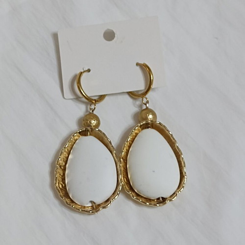 Women's earrings with white drop and gold-tone frame, stainless clasp