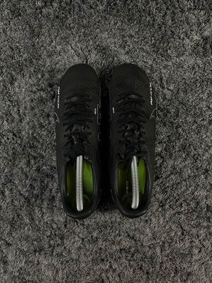 Nike Zoom Vapor 15 Academy football cleats like new, size 43, black