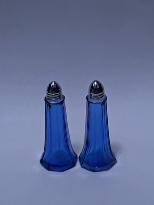 Salt and pepper set cobalt blue new, two bottles with caps