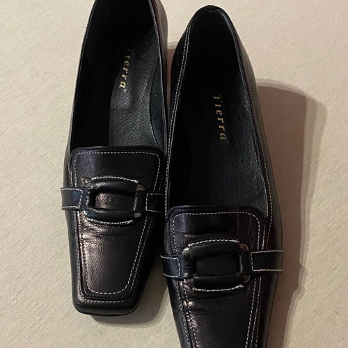 Tierra leather black pumps with square toe like new