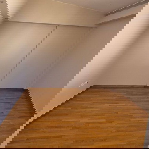 Επαγγελματικός χώρος 130 τ.μ. στον Γέρακα, σε άριστη κατάσταση