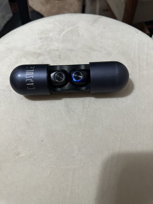 Capsule earbuds like new with charger