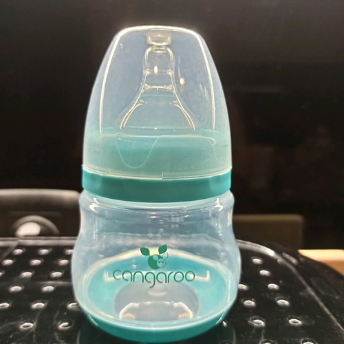 Cangaroo Cara manual breast pump like new with 30 Lansinoh milk storage bags