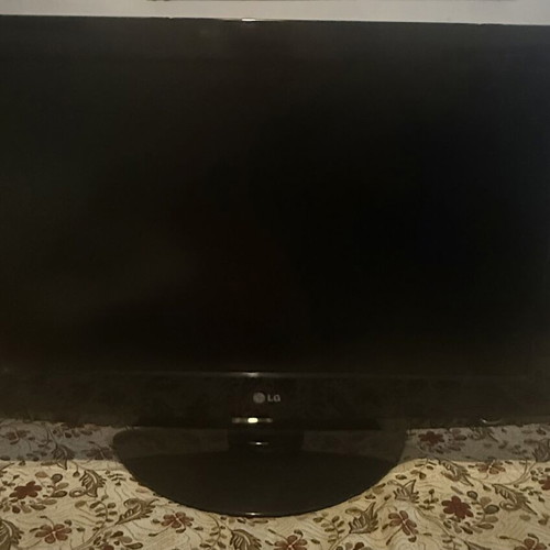LG 32-inch TV with external digital decoder