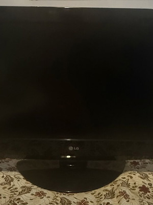 LG 32-inch TV with external digital decoder