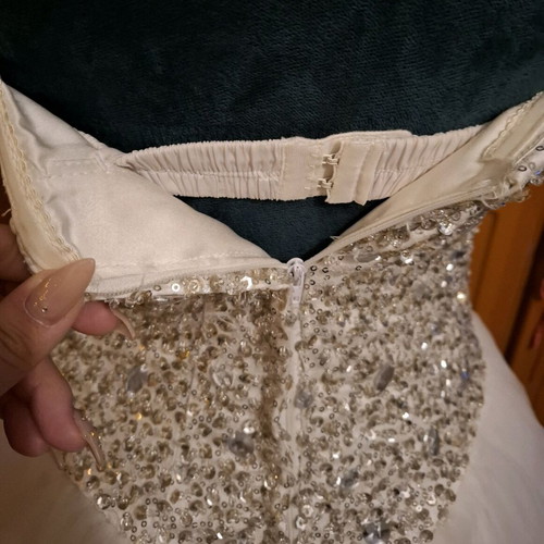 Romantic Wedding Dress Size S-M White Like New with Veil and Storage Case