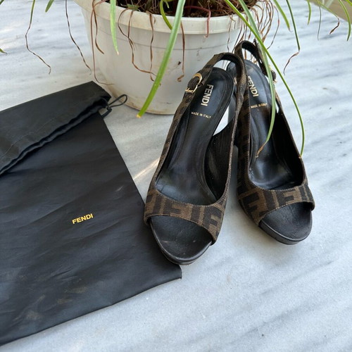 Fendi platform sandals size 37 like new with pouch