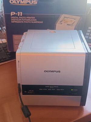 Ψηφιακός φωτογραφικός εκτυπωτής Olympus P-11 σαν καινούργιο με φωτογραφικό χαρτί και αξεσουάρ