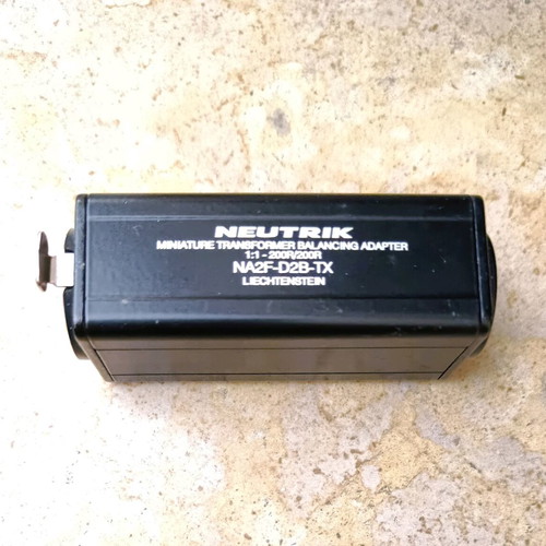 Neutrik NA2F-D2B-TX adapter like new