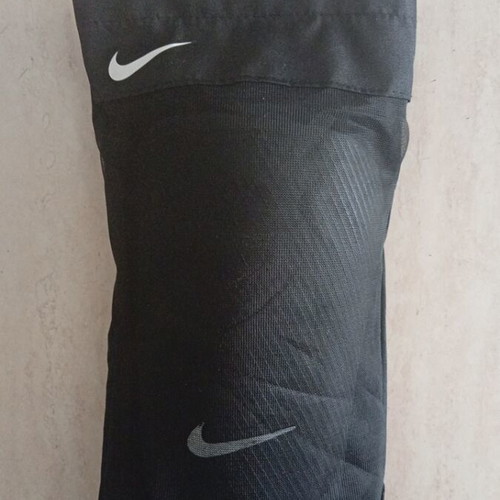 Nike Football Shin Guards like new, size Large
