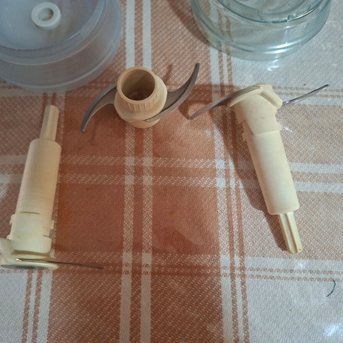 Izzy Multi spare parts with blades and containers used