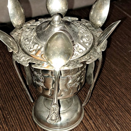Handmade Gianniotiki silver-plated sweet box used with 6 spoons