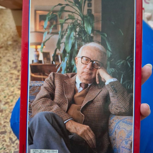 Amori by Enzo Biagi hardcover book like new, Italian