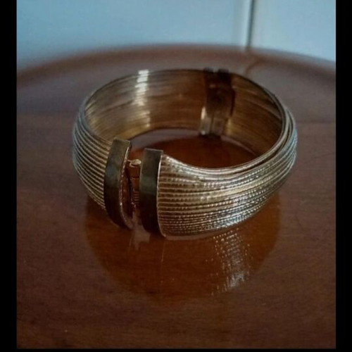 Faux Bijou gold bracelet like new with fixed bone style