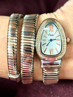Women's wristwatch like new, beige and gold