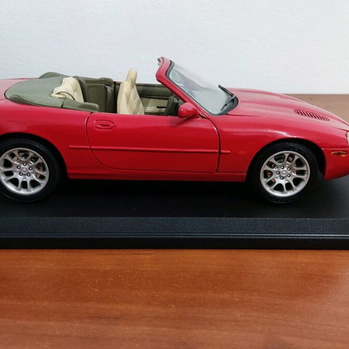 Maisto Jaguar XKR 1998 Special Edition like new