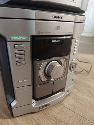 Στερεοφωνικό συγκρότημα Sony σαν καινούργιο με CD changer, ραδιόφωνο, κασετόφωνο, AUX