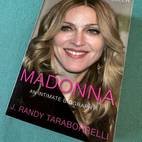 MADONNA - An Intimate Biography (book)