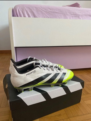 Adidas Predator men's football boots, size 43.5