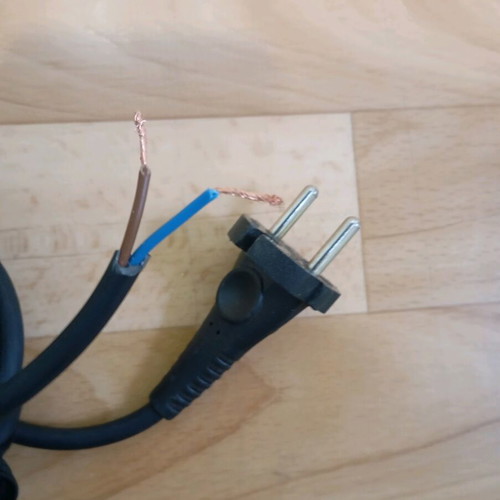 Electric wire 7 meters with plug used, 2000 watt load capacity