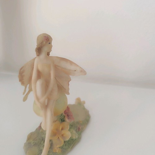 Vintage fairy figurine like new, collectible