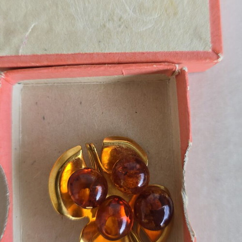 Russian brooch with Baltic amber, berry leaf design