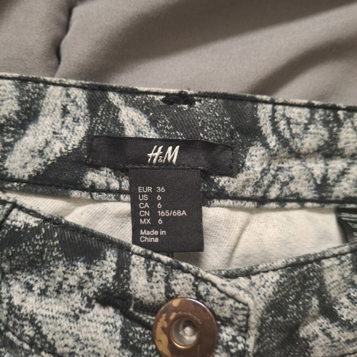 H&M shorts size 36 like new, colorful