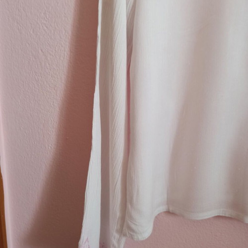 White women's blouse one size like new with bell sleeves