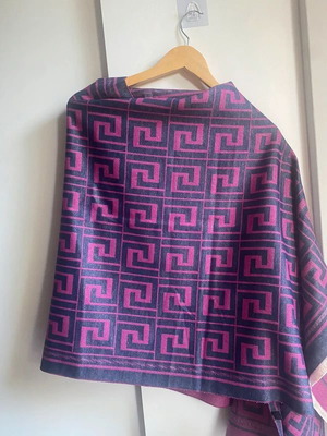 Women's large double-sided scarf 100% viscose like new, grey pink