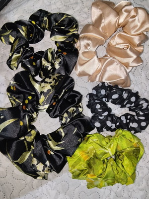 Πακέτο scrunchies σαν καινούργιο, σε διάφορα μεγέθη