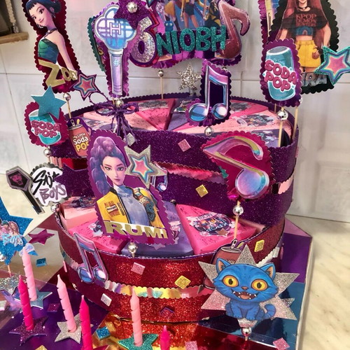Huntrix Saja Boys Paper Cake new with lighting and birthday candles