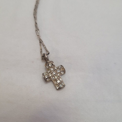 Necklace with cross pendant