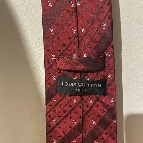 Louis Vuitton tie like new, black and red