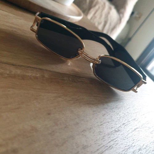 Modern sunglasses new, never worn