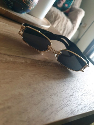 Modern sunglasses new, never worn