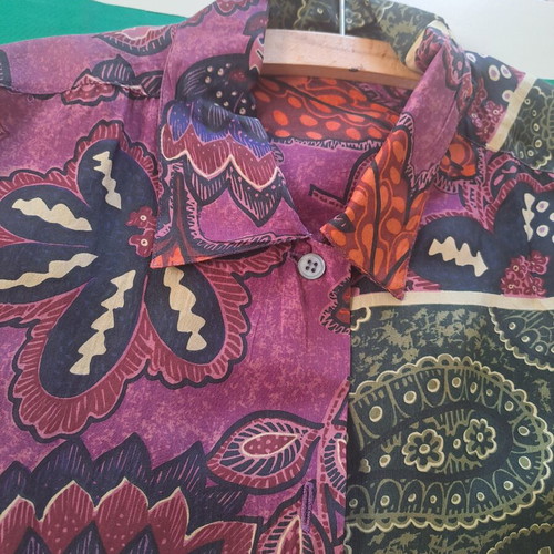 Silk shirt like new, colorful, size M