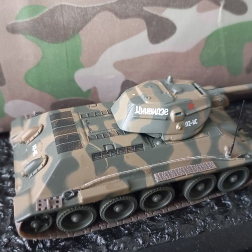 DeAgostini T-34/76 Soviet Tank 1:72 Die-Cast Model 1942