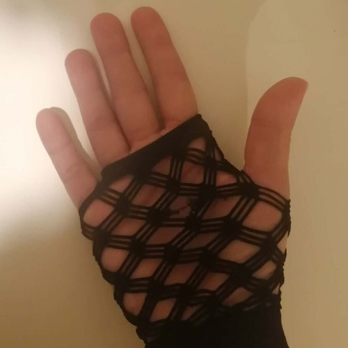 Fishnet gloves used, black